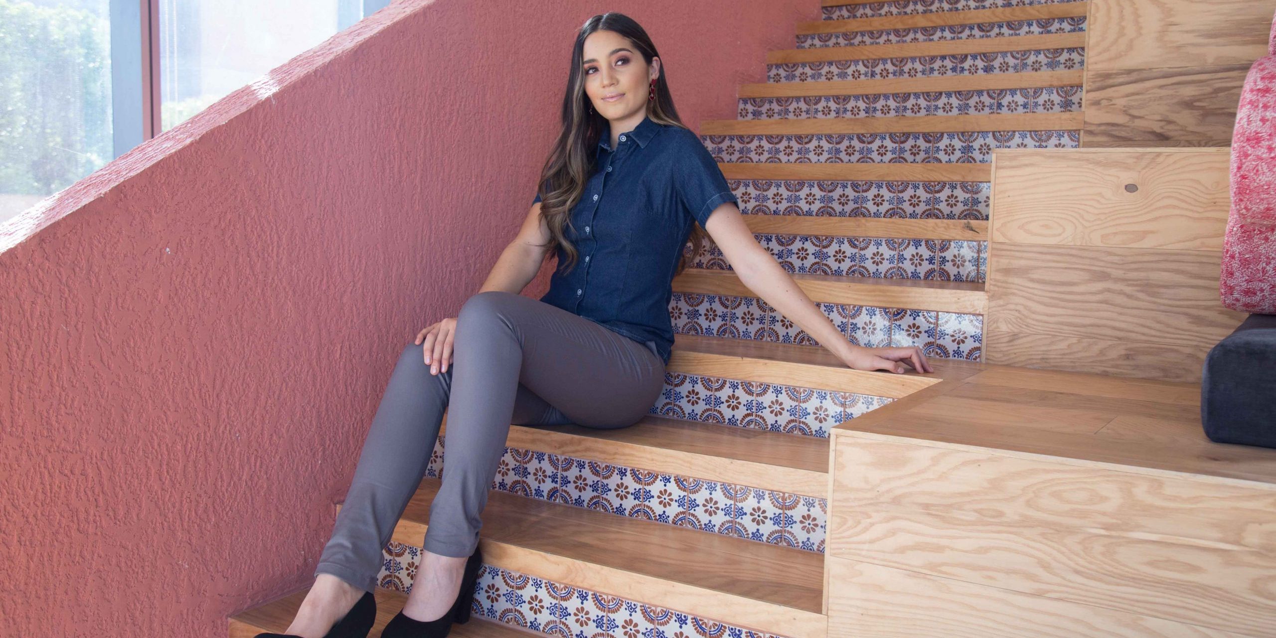 Outfits con camisa hotsell de mezclilla